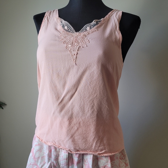 Vintage Tops - Vintage 80s pink tank with lace applique neckline  detail